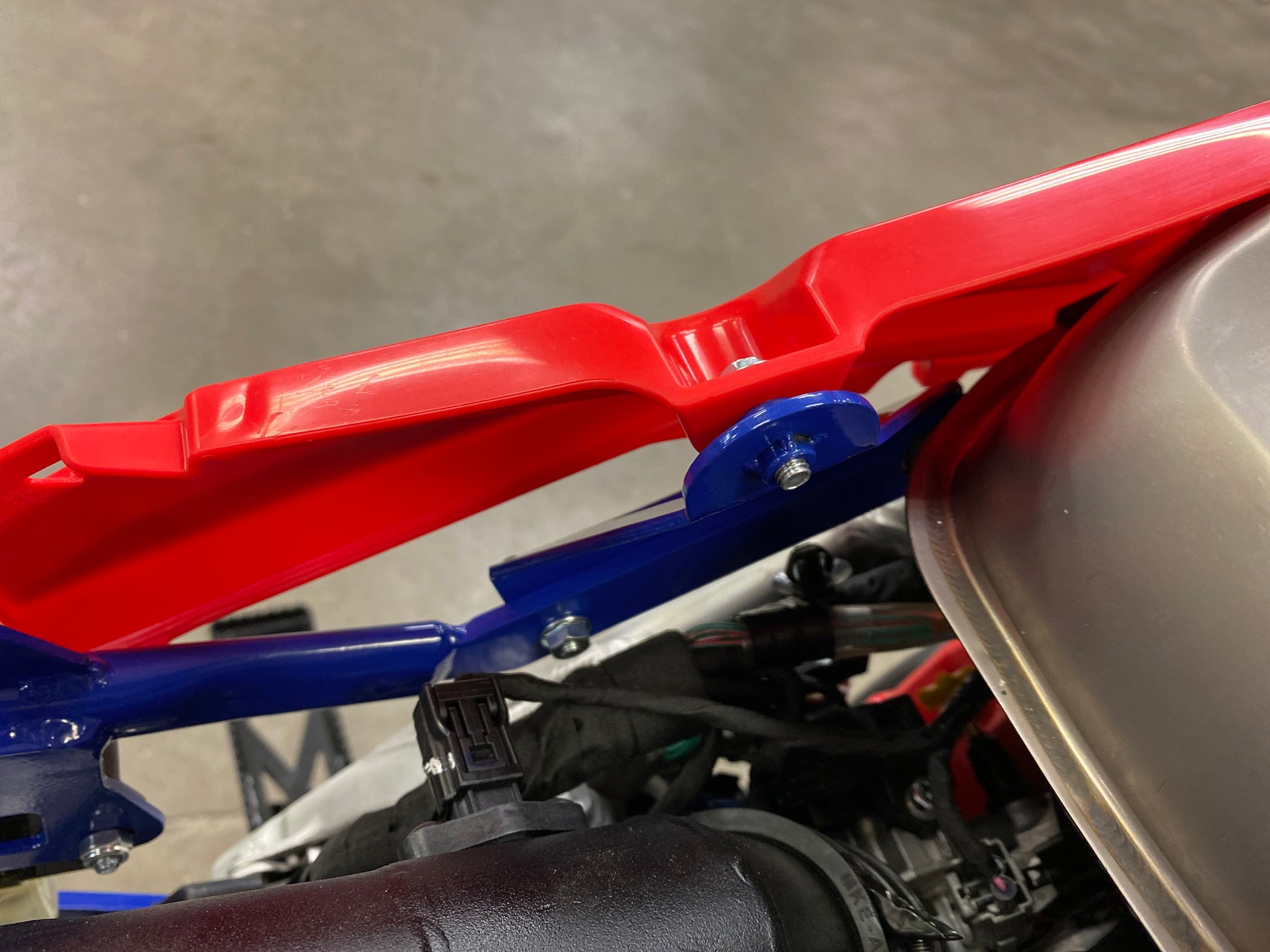 Sell 250pc Bolt Kit Honda CRF 150 250 450 R Plastics Body Fenders Engine Frame Seat In West - Foto 7